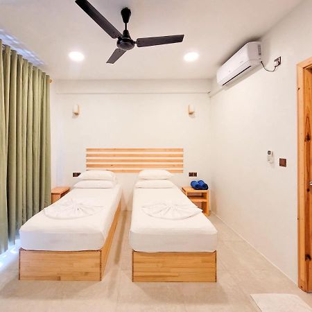 Thila Sky View - Guest House Thoddoo Bagian luar foto