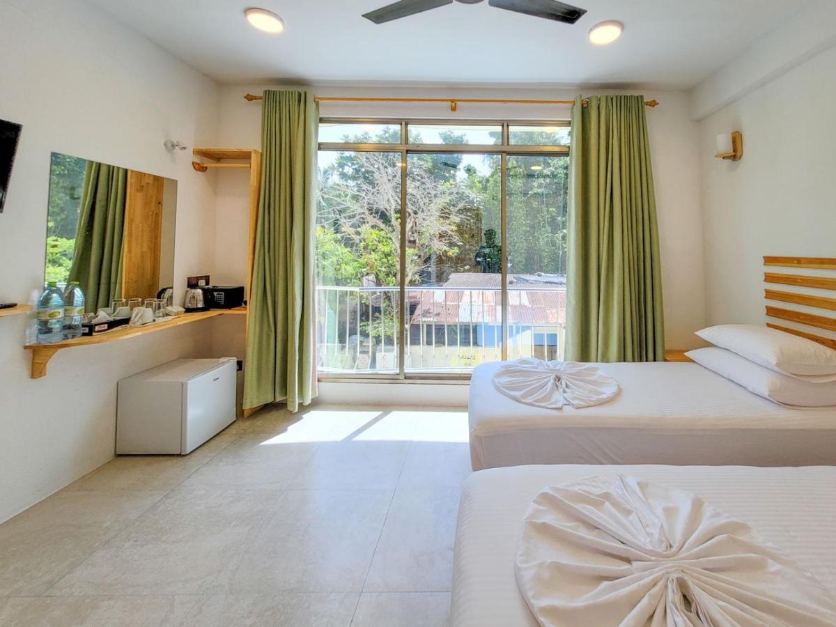 Thila Sky View - Guest House Thoddoo Bagian luar foto